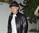 Benji  Madden vient en aide à un paparazzi